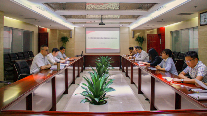 杜巖岫同志參加支部活動，為黨員講授黨課