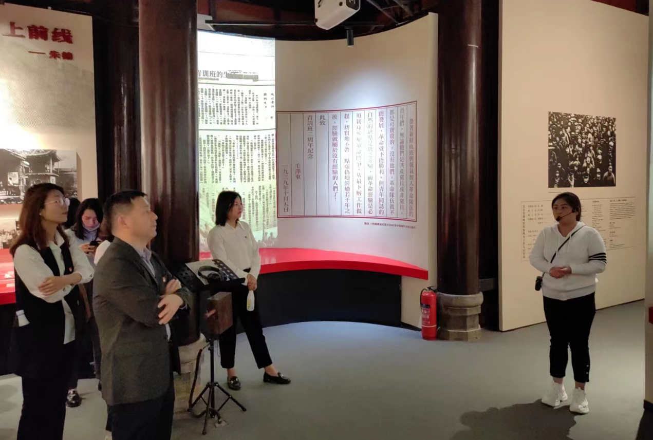 “重溫紅色歲月，弘揚革命精神” ——人力資源中心支部暨投資管理部黨支部主題聯(lián)合黨日活動